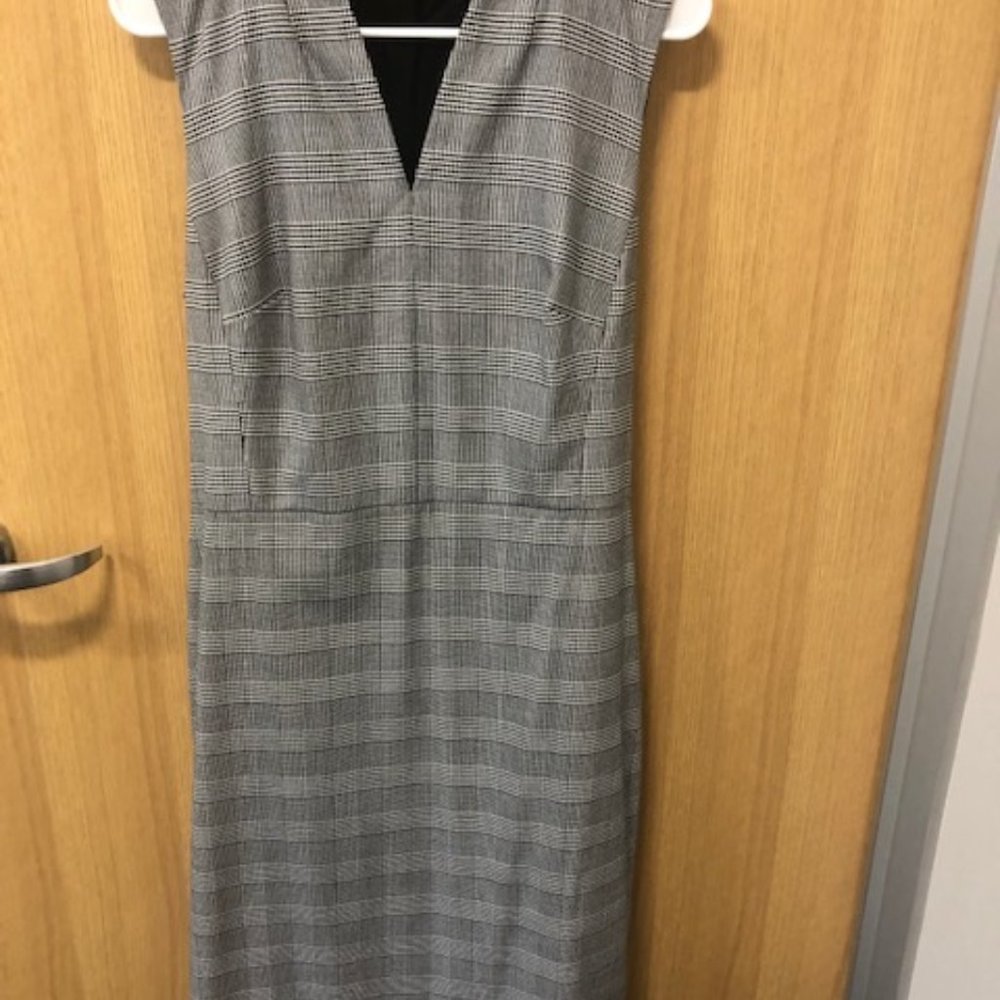 Ann Taylor Factory Size 12 Sleeveless Black and White Dress with Matching Belt
